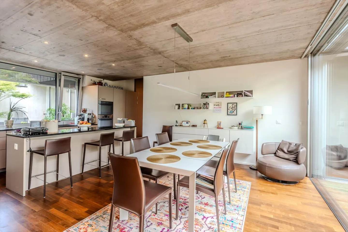 Geräumige zeitgenössische 6,5-Zimmer-Wohnung mit Patio - ca. 208 m² Wohnfläche - Foto 8 von 13