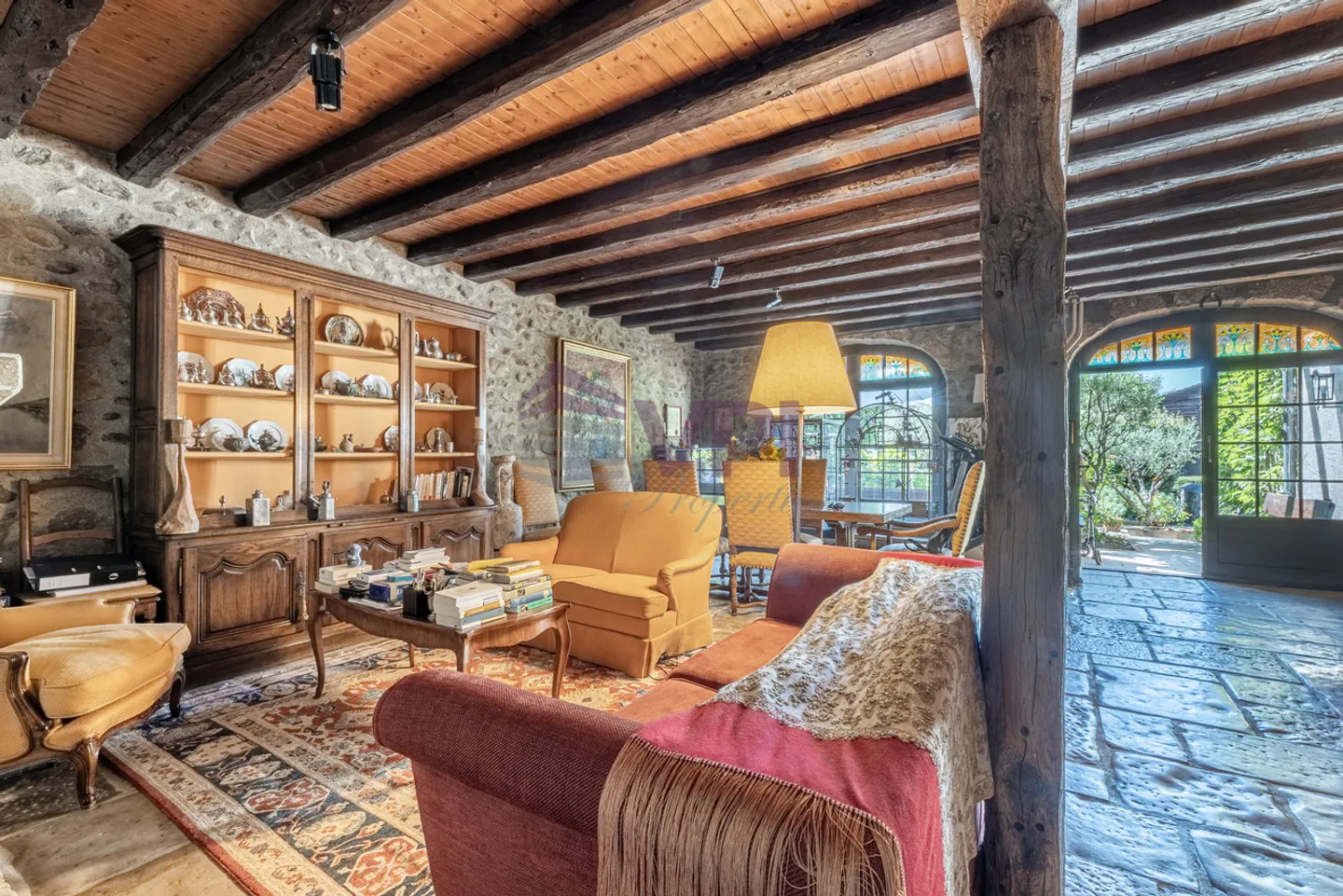 Character Residence - Photo 2 of 17