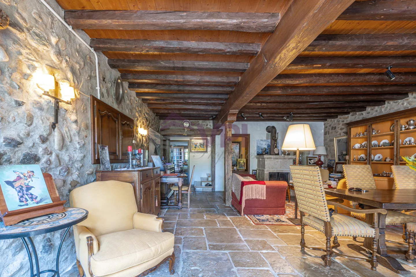 Character Residence - Photo 3 of 17