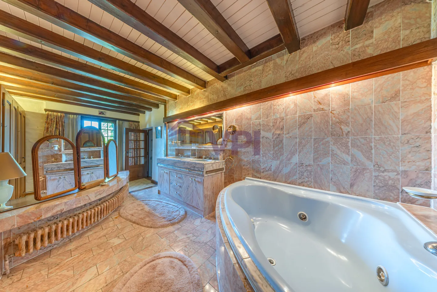 Character Residence - Photo 11 of 17