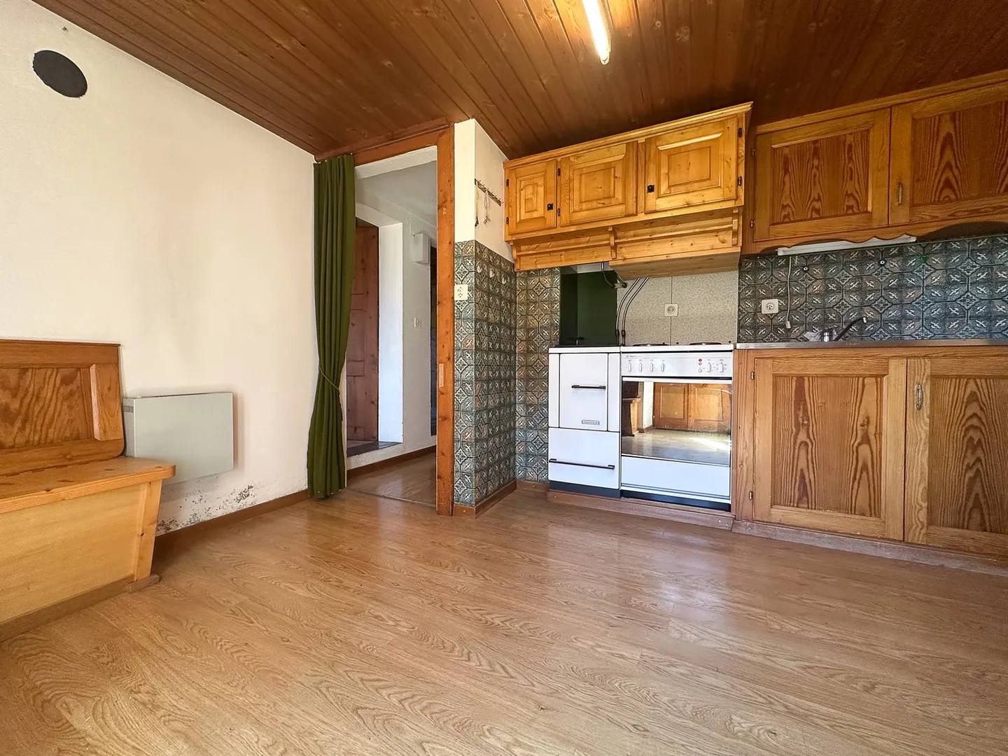Maison dans le village avec 5,5 pièces et un grand potentiel ainsi qu'une vue superbe ! Val de Bagnes - Photo 3 sur 16