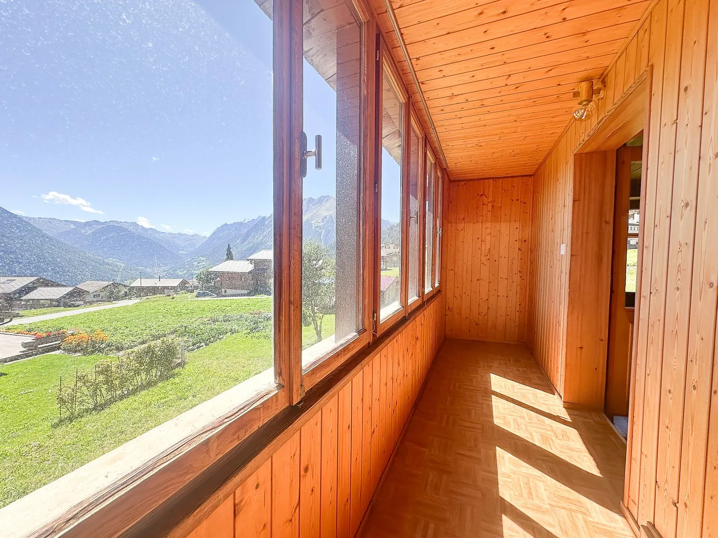 Maison dans le village avec 5,5 pièces et un grand potentiel ainsi qu'une vue superbe ! Val de Bagnes - Photo 10 sur 16