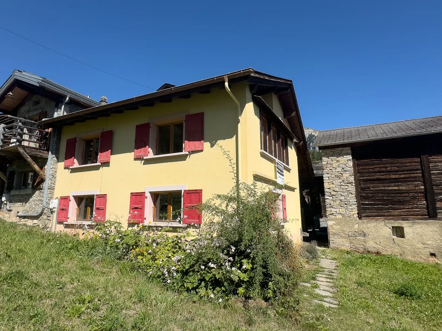 Maison dans le village avec 5,5 pièces et un grand potentiel ainsi qu'une vue superbe ! Val de Bagnes - Photo 2 sur 16