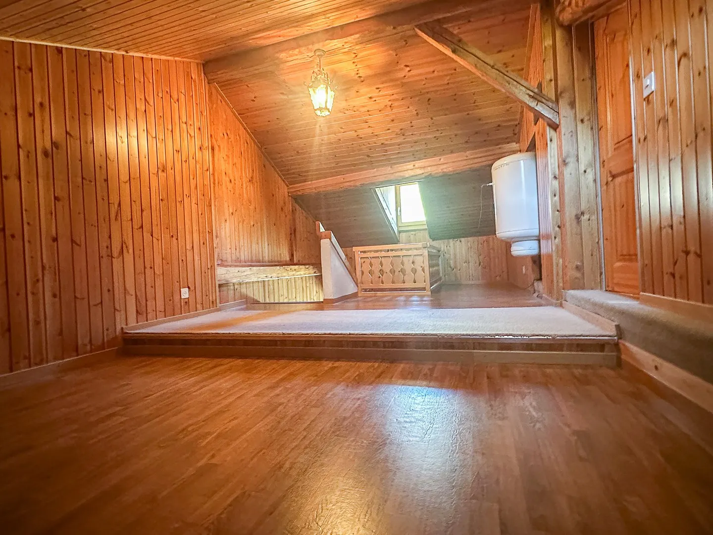 Maison dans le village avec 5,5 pièces et un grand potentiel ainsi qu'une vue superbe ! Val de Bagnes - Photo 15 sur 16
