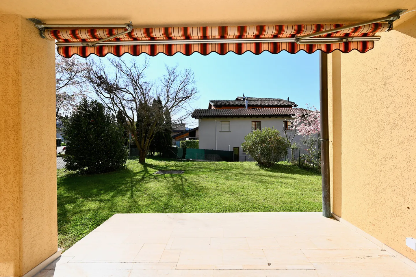 Helles Apartment mit privatem Garten in Cureglia - Foto 3 von 22