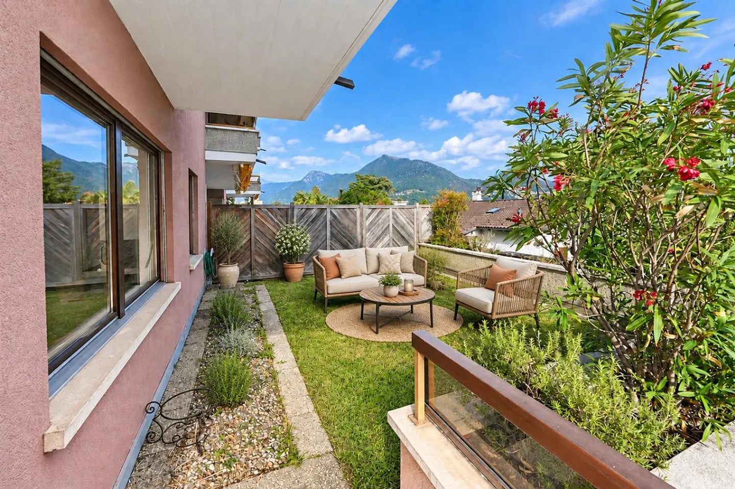Geräumige Wohnung mit Terrasse und privatem Garten - Foto 3 von 19