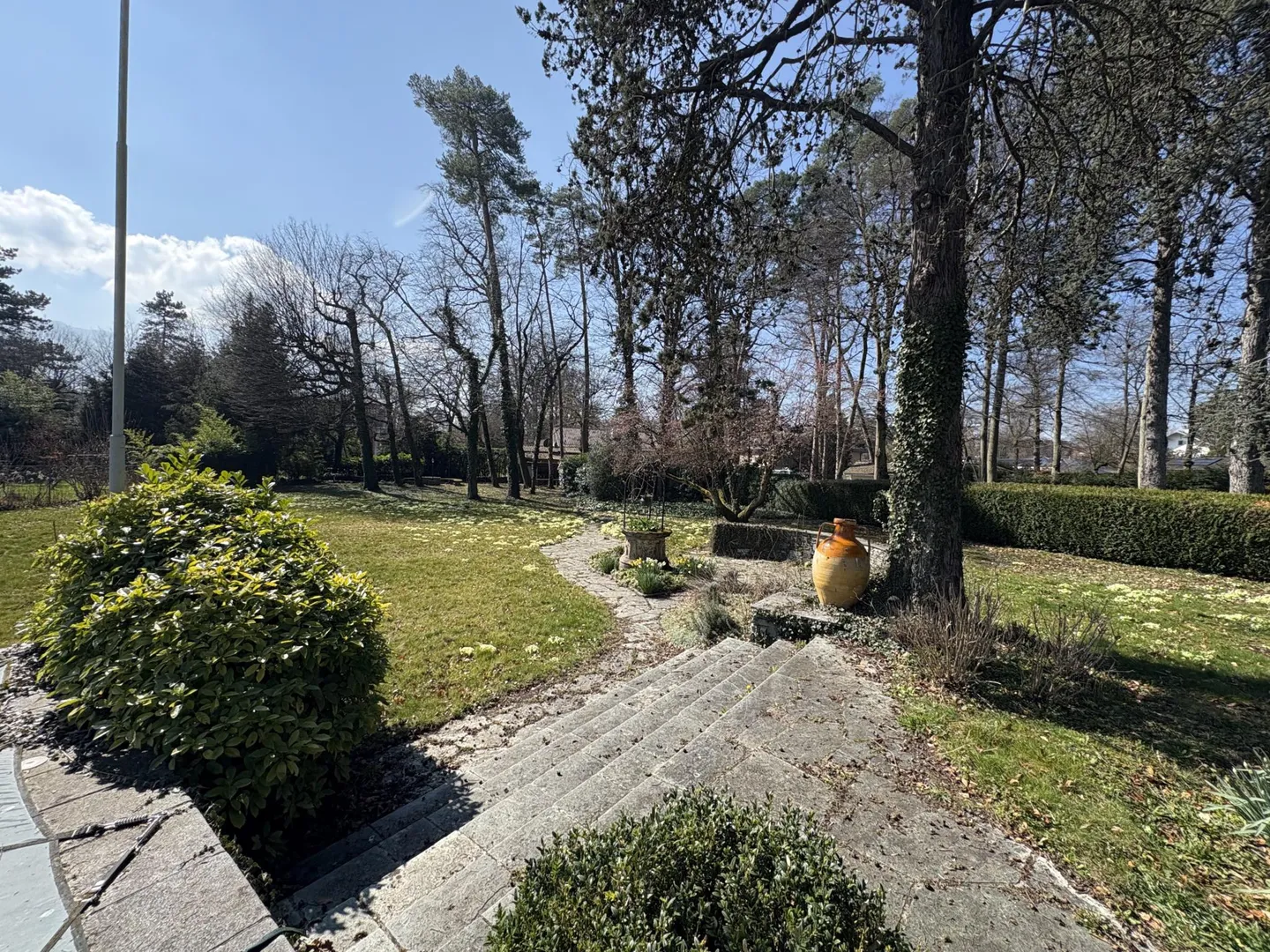 Charming Villa in Malagnou - Photo 2 of 2