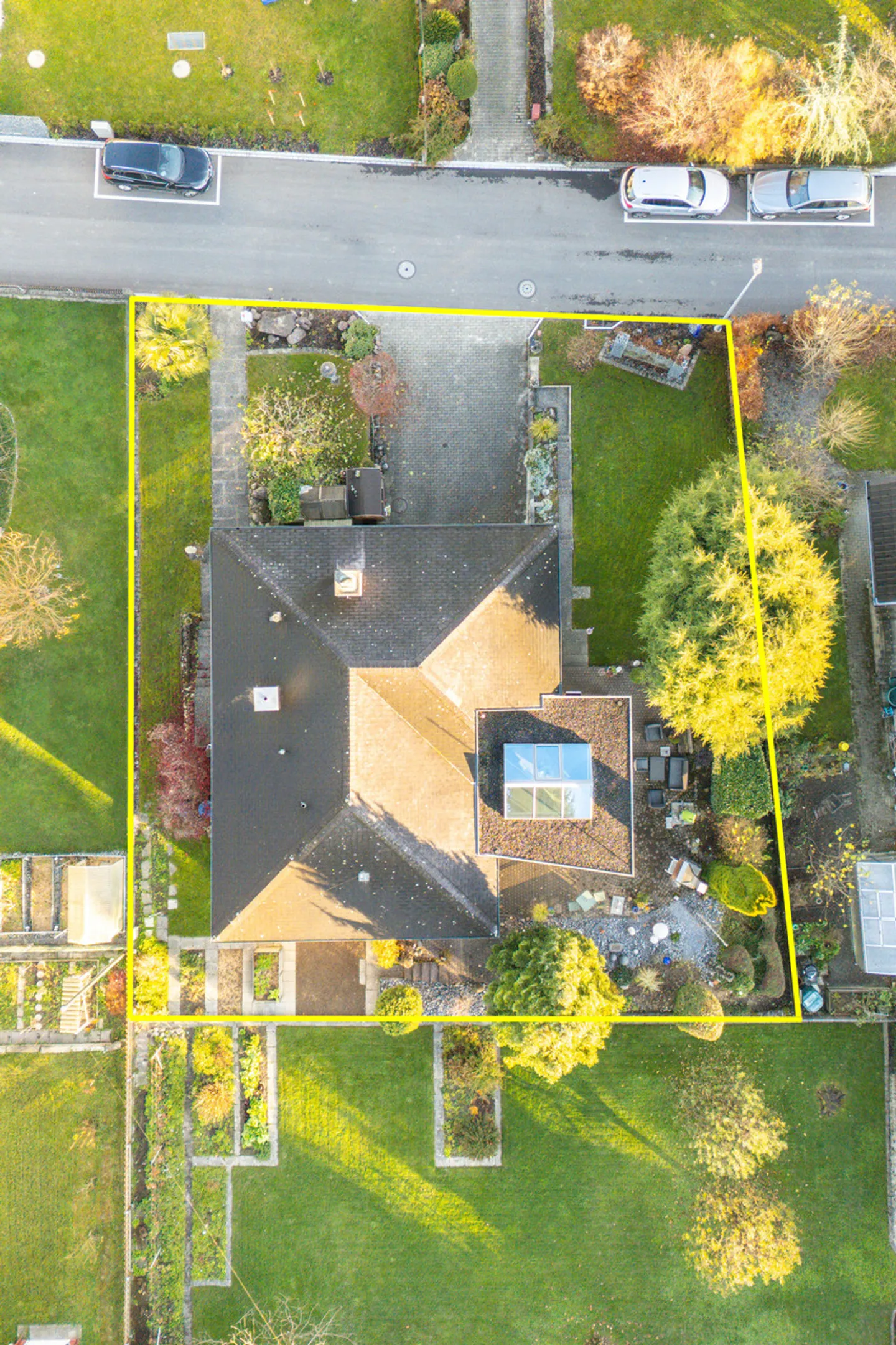 Single-family house with many possibilities - Photo 2 of 13