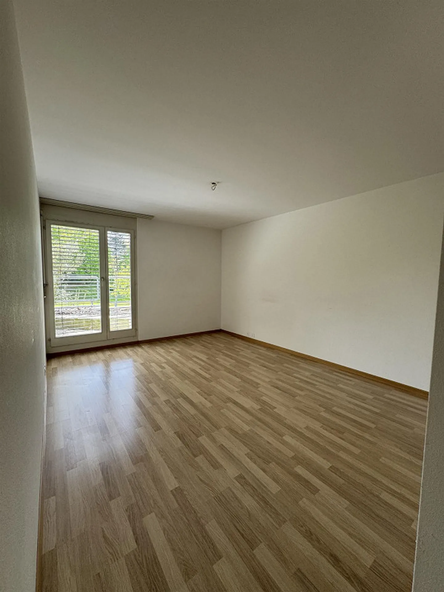 Appartement en terrasse de 4,5 pièces situé au calme avec vue sur la verdure - Photo 8 sur 11