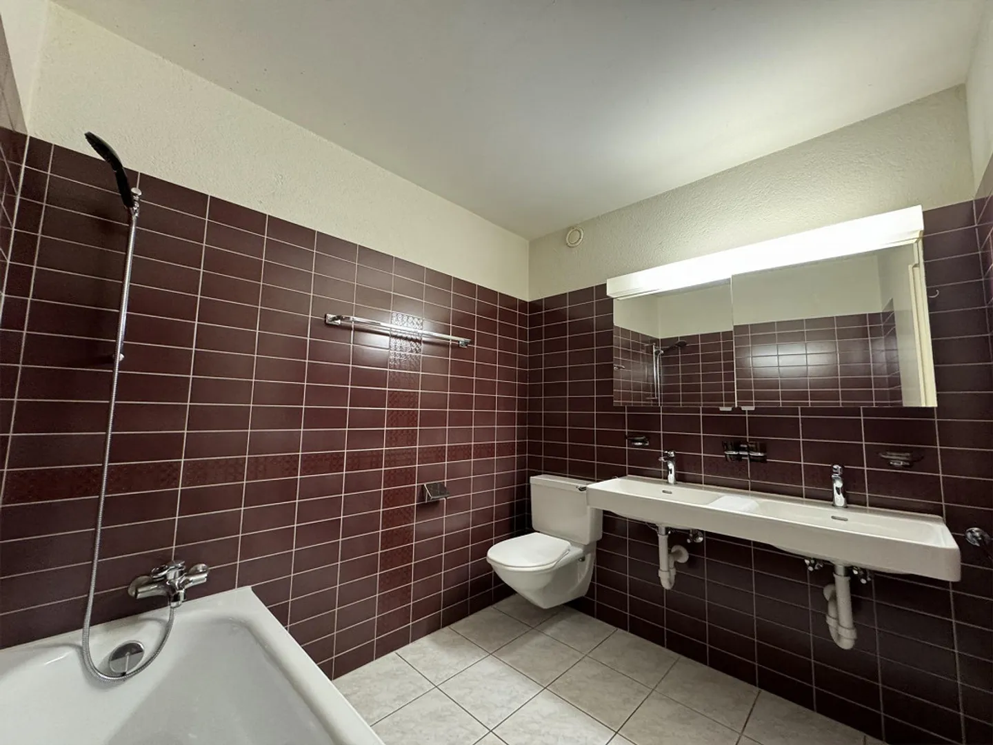 Appartement en terrasse de 4,5 pièces situé au calme avec vue sur la verdure - Photo 10 sur 11