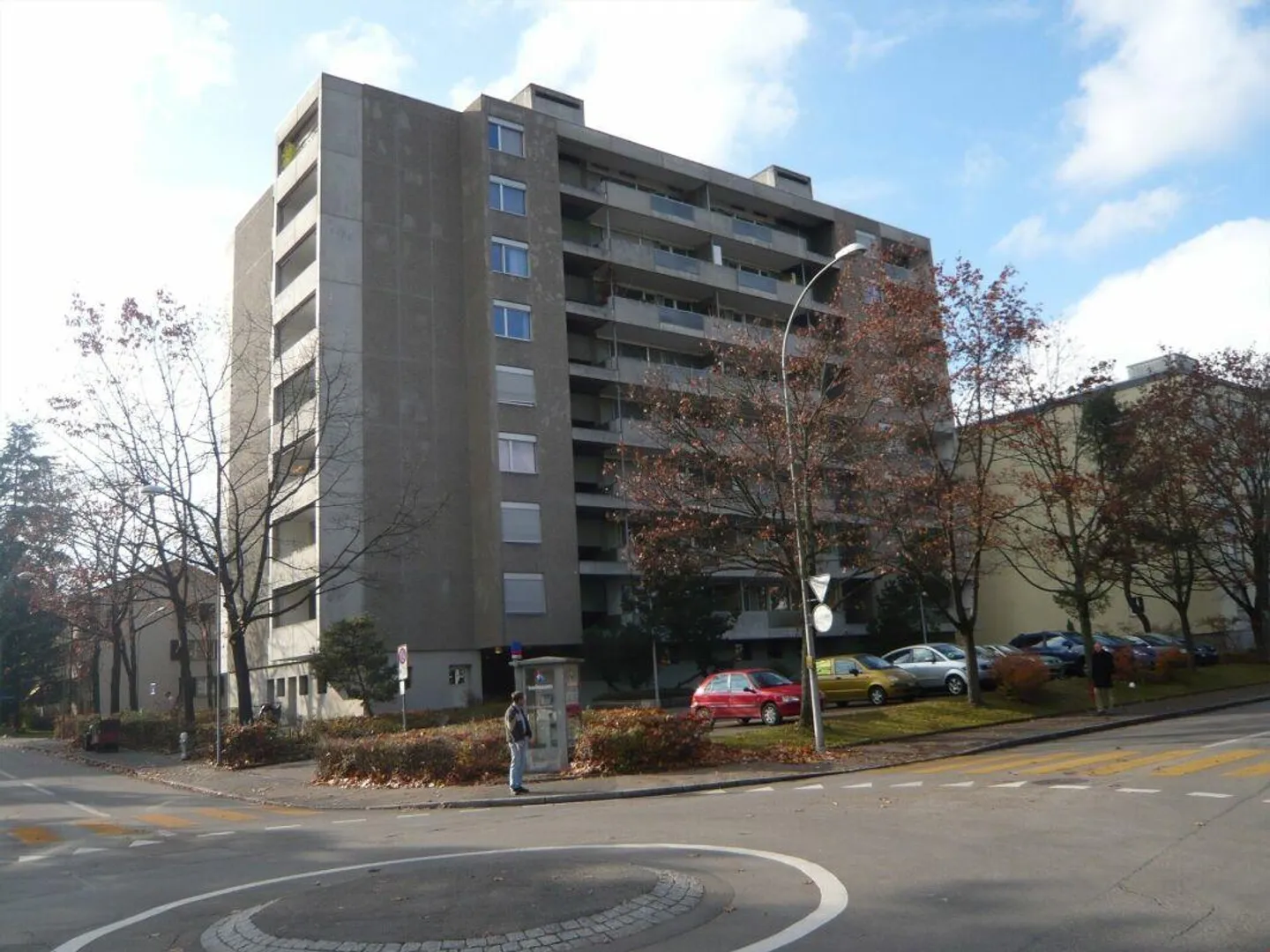 Appartamento ristrutturato di 3,5 locali con due balconi a Schwabgut - Foto 1 di 8