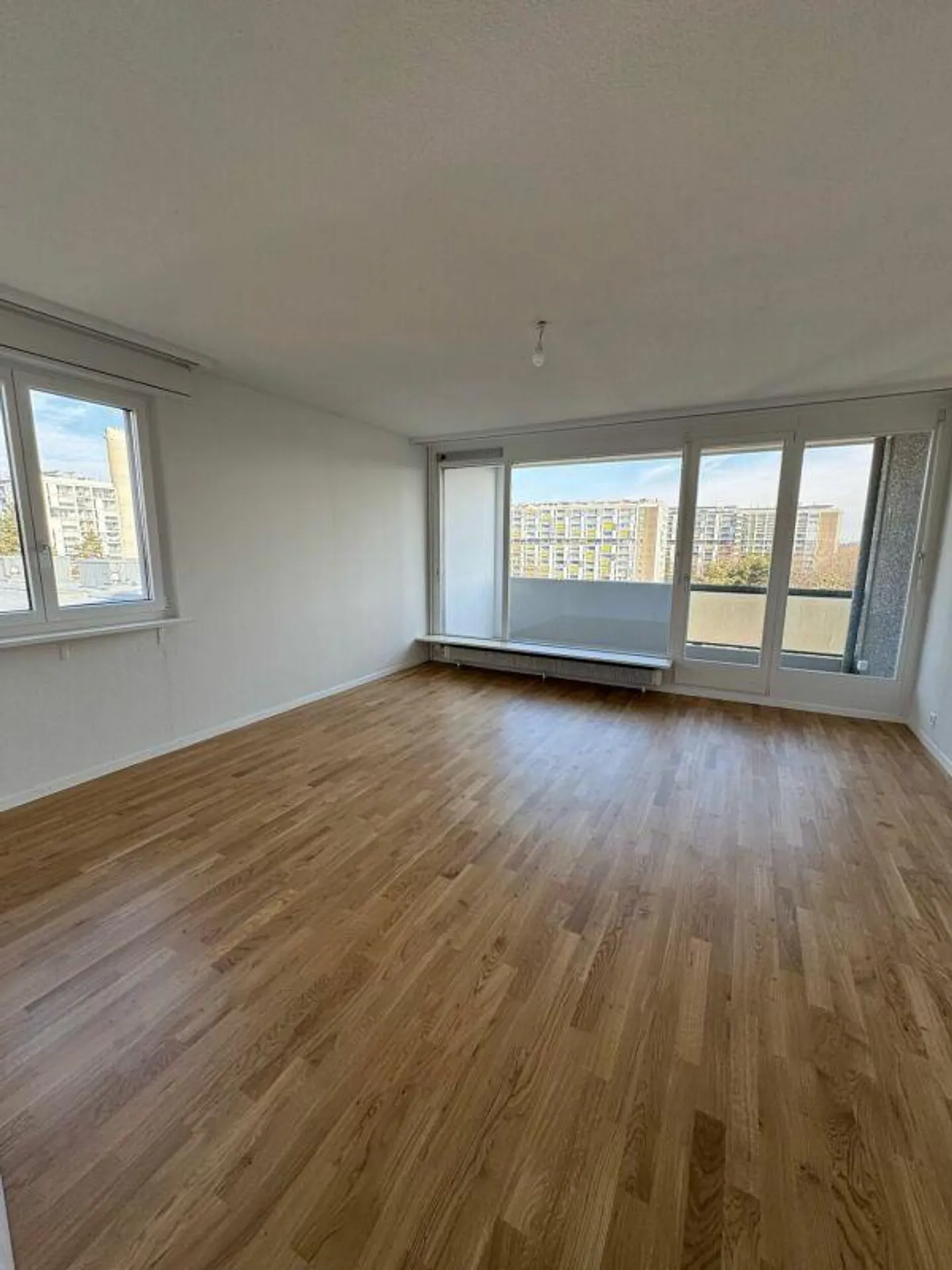 Appartamento ristrutturato di 3,5 locali con due balconi a Schwabgut - Foto 6 di 8