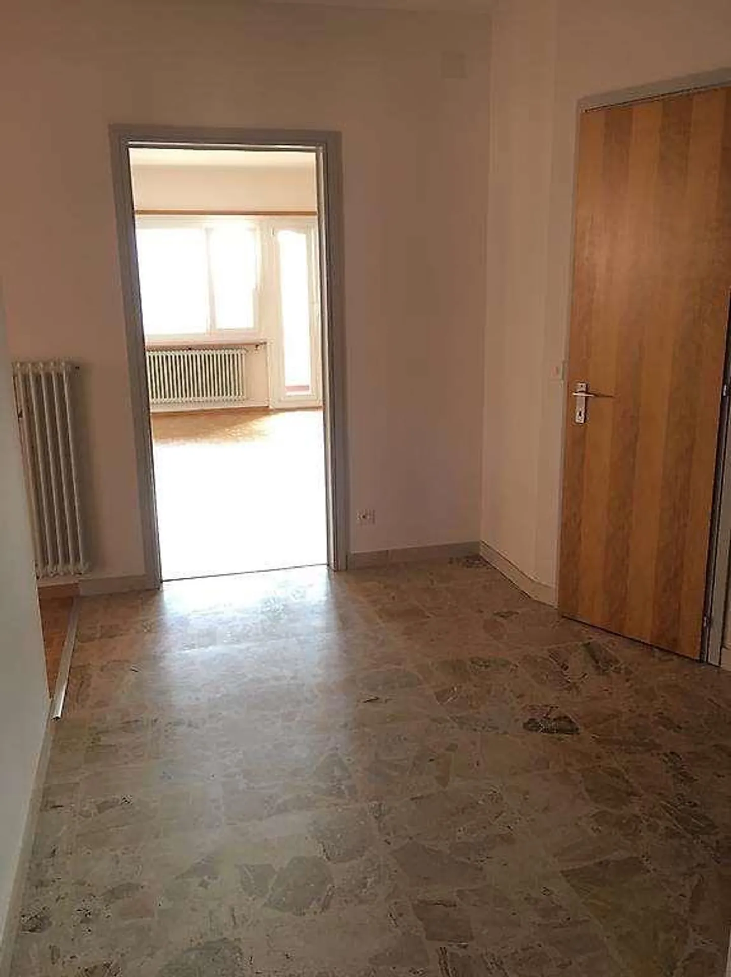 Pregassona - 4,5-Zimmer-Wohnung im erhöhten Erdgeschoss in einem Gebäude - Foto 2 von 6