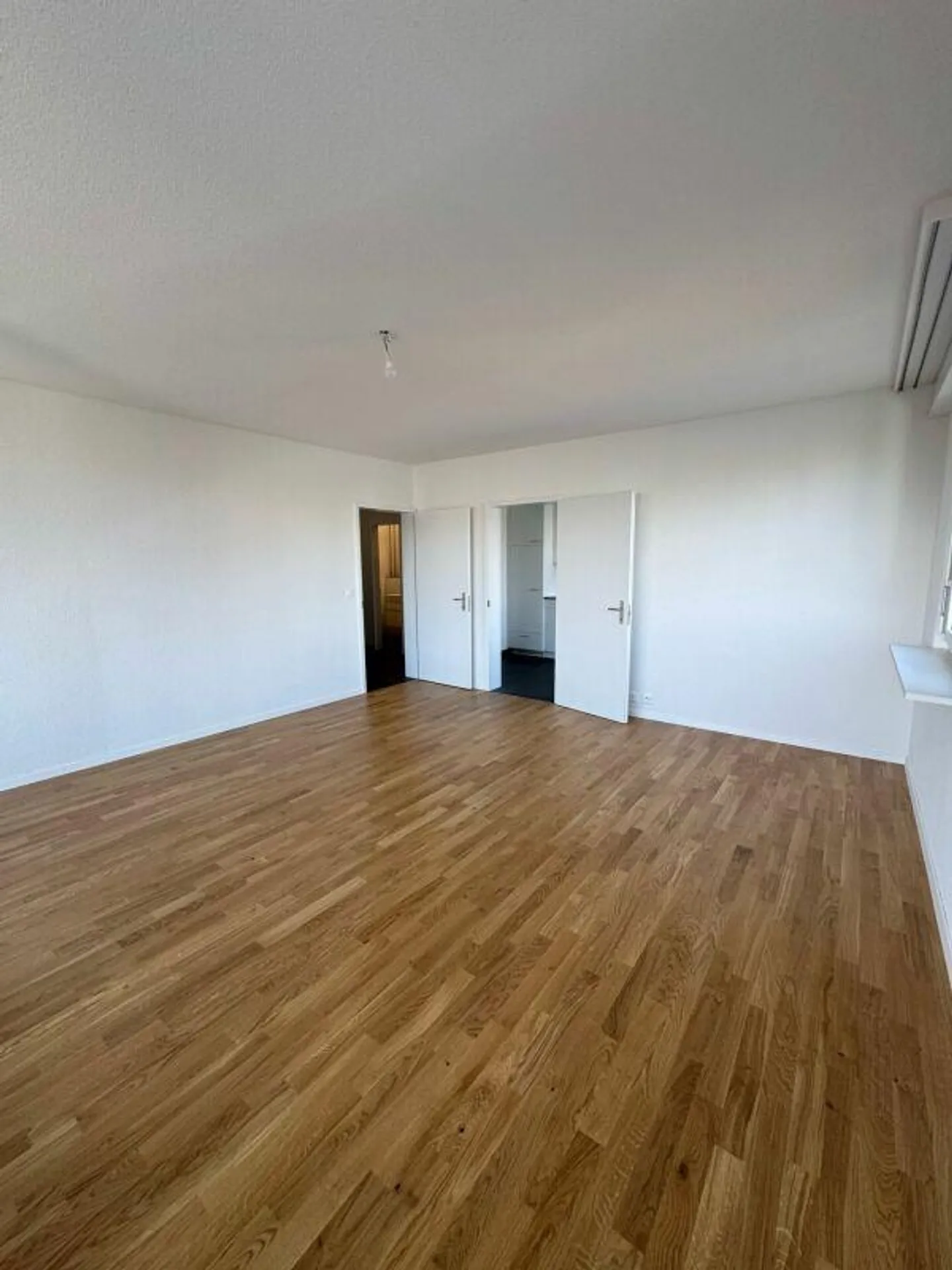 Appartamento ristrutturato di 3,5 locali con due balconi a Schwabgut - Foto 7 di 8
