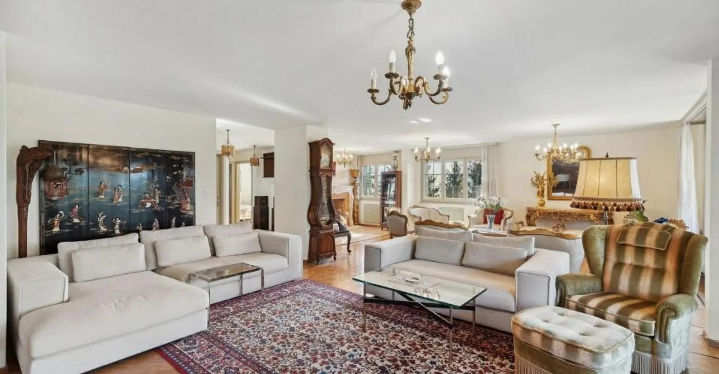 Geräumige Wohnung in der Nähe des Zentrums mit Blick auf den See - Foto 1 von 8
