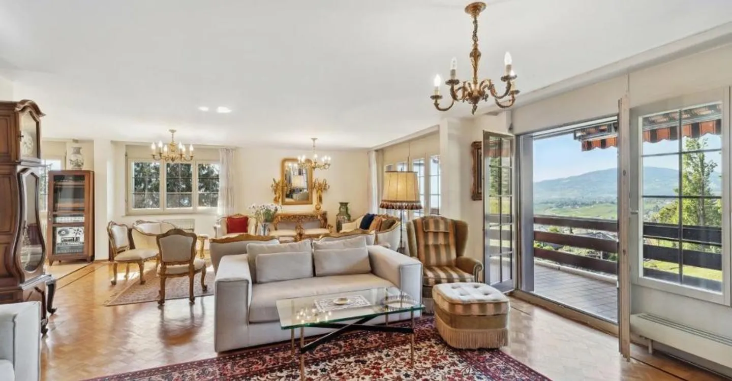 Geräumige Wohnung in der Nähe des Zentrums mit Blick auf den See - Foto 4 von 8