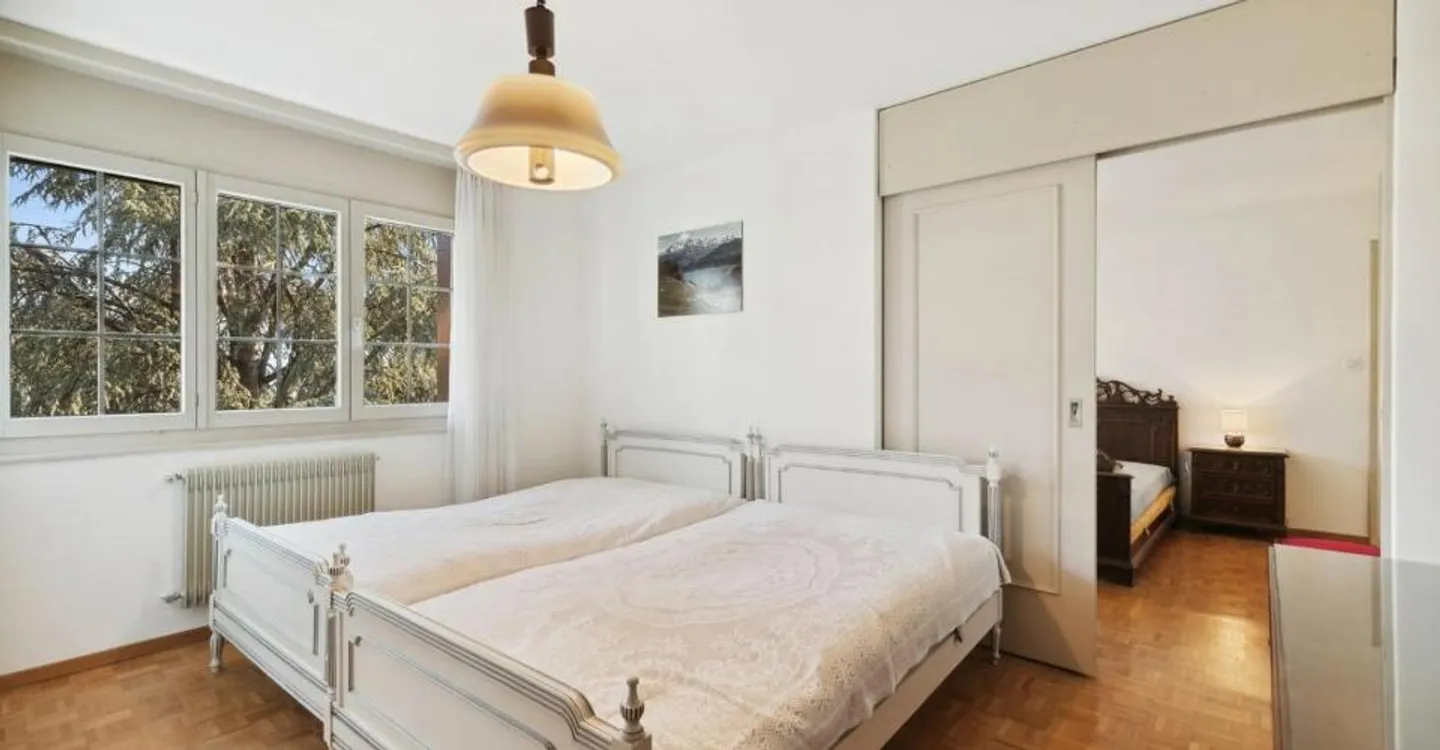 Geräumige Wohnung in der Nähe des Zentrums mit Blick auf den See - Foto 5 von 8