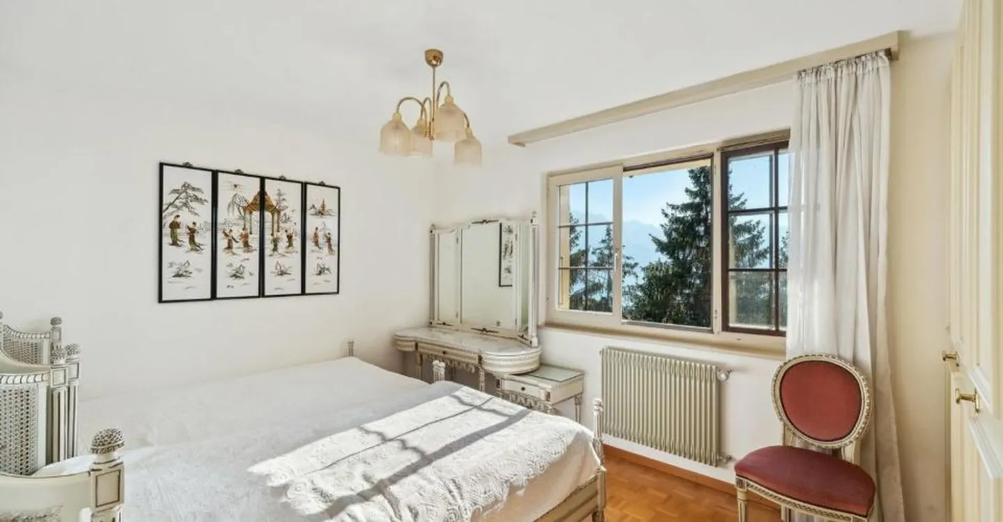 Geräumige Wohnung in der Nähe des Zentrums mit Blick auf den See - Foto 7 von 8