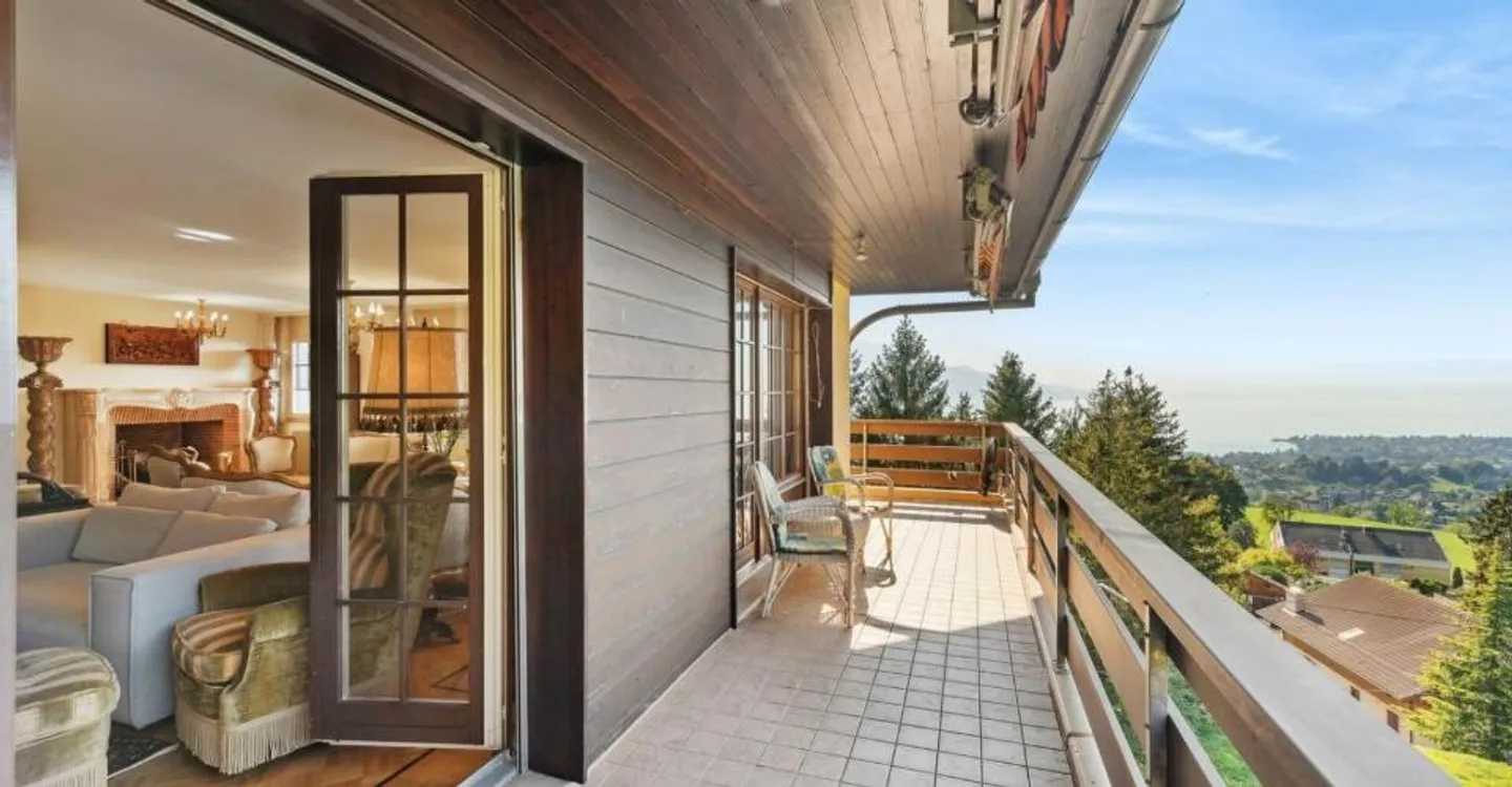 Geräumige Wohnung in der Nähe des Zentrums mit Blick auf den See - Foto 8 von 8