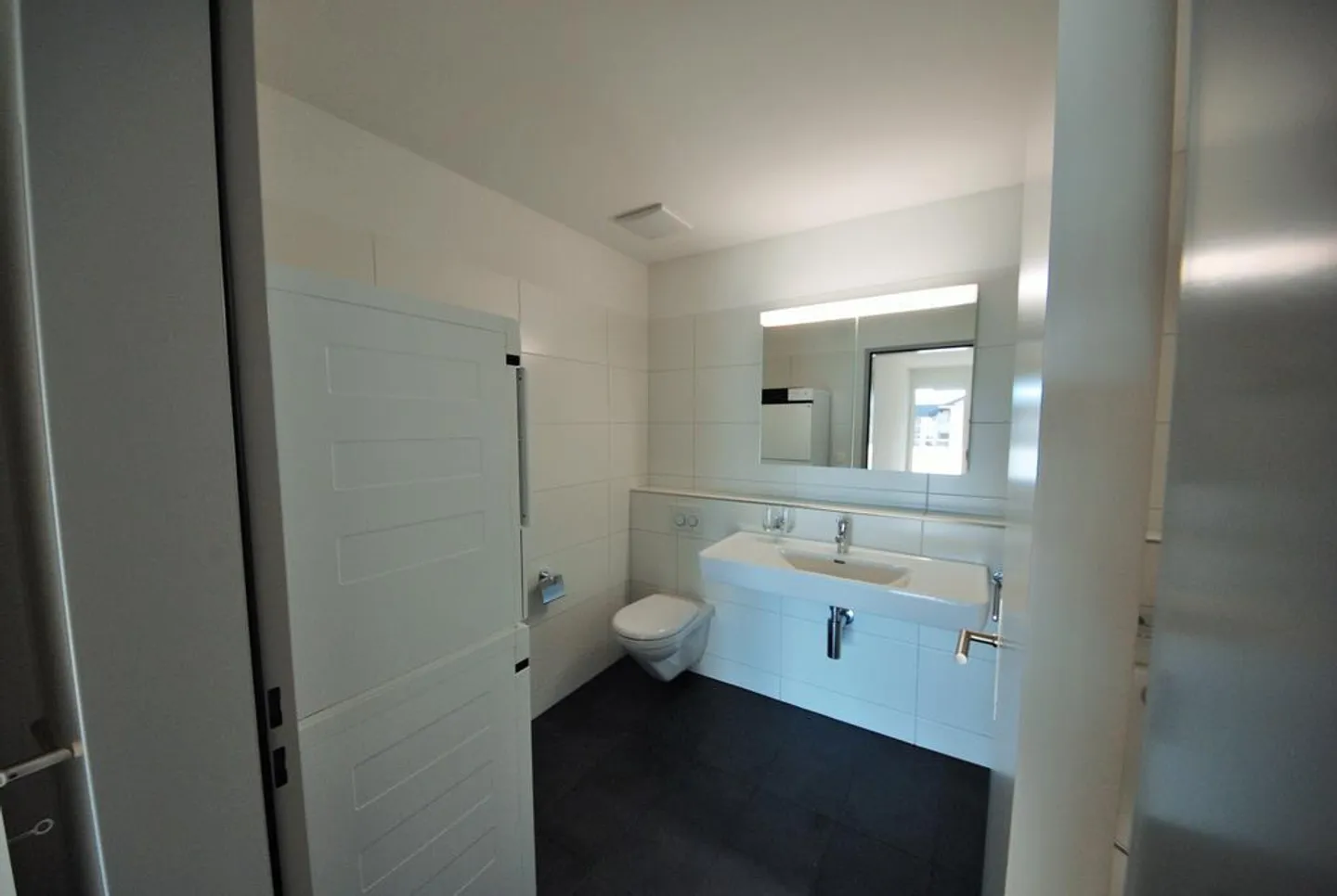 Modern apartment in a good location - Photo 6 of 12