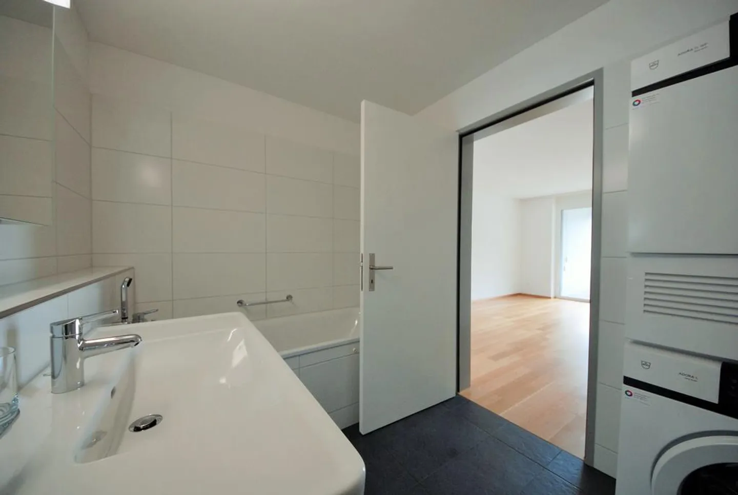 Modern apartment in a good location - Photo 7 of 12