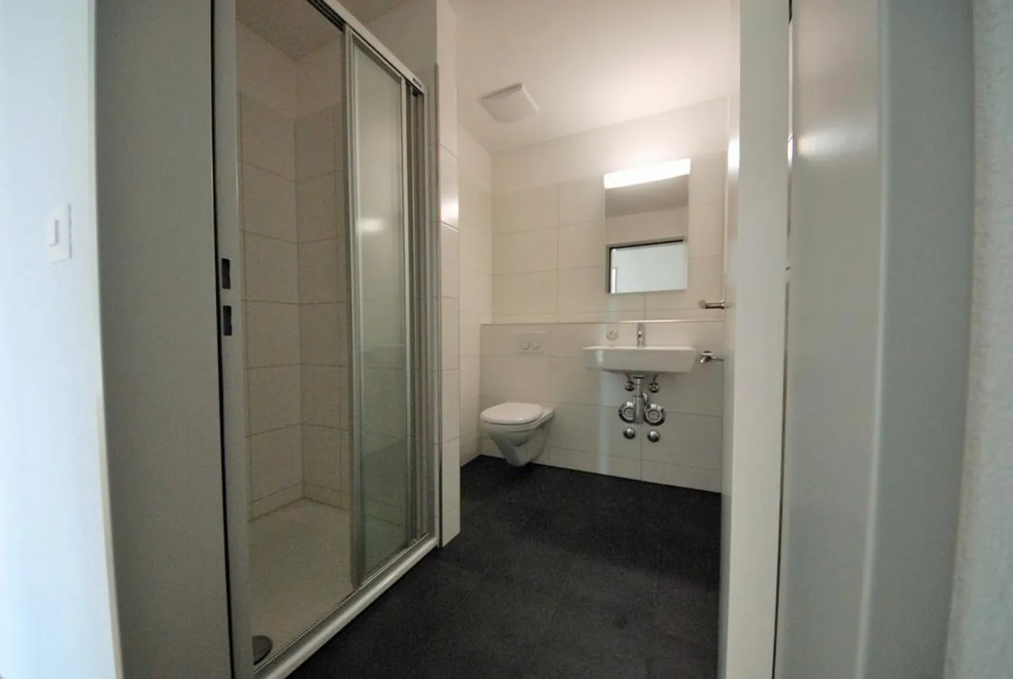 Modern apartment in a good location - Photo 8 of 12