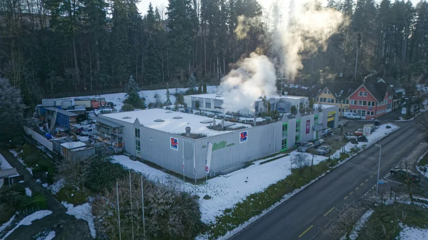 Spazio commerciale e di stoccaggio attraente in una posizione comoda - Foto 2 di 13