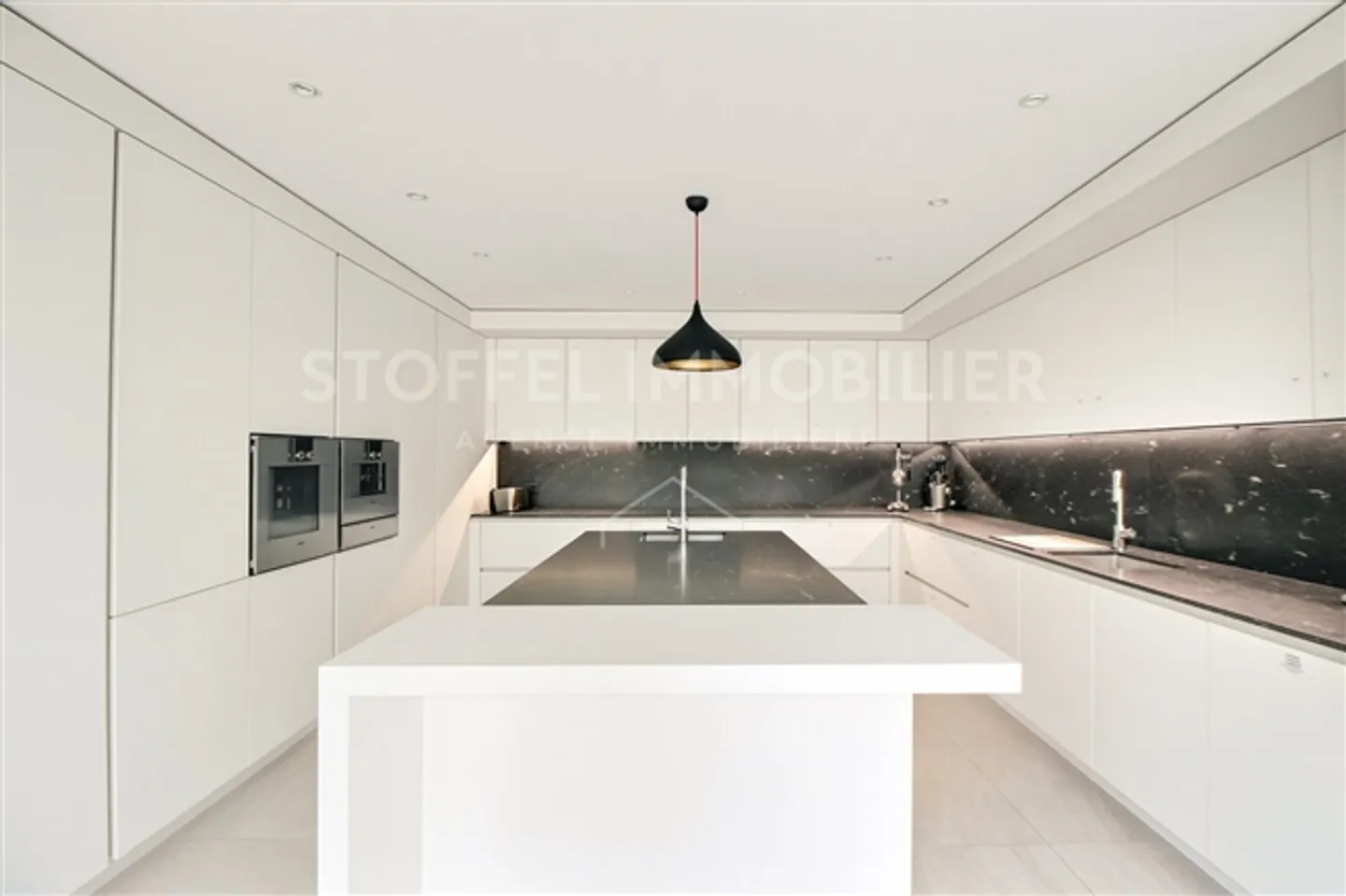 Beautiful Modern Villa - Photo 3 of 9