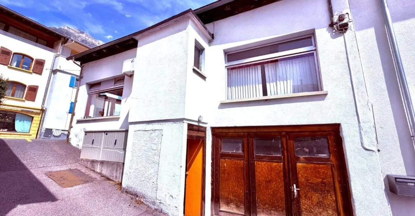 House in the heart of Fully with great potential - Photo 6 of 13