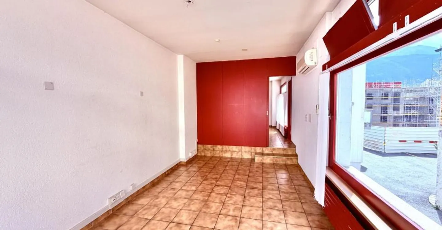 House in the heart of Fully with great potential - Photo 8 of 13