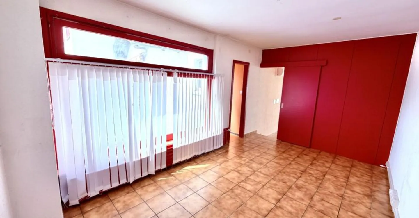 House in the heart of Fully with great potential - Photo 9 of 13