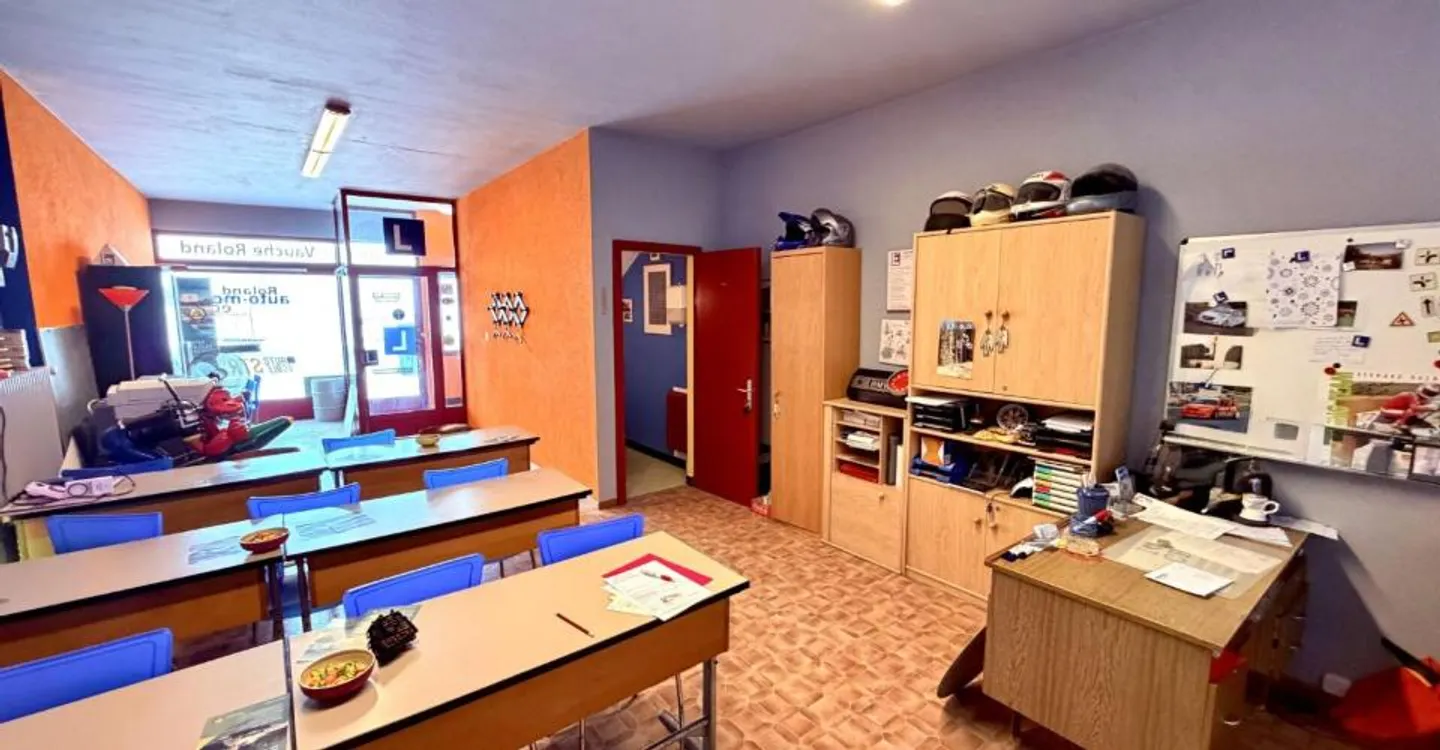 House in the heart of Fully with great potential - Photo 11 of 13
