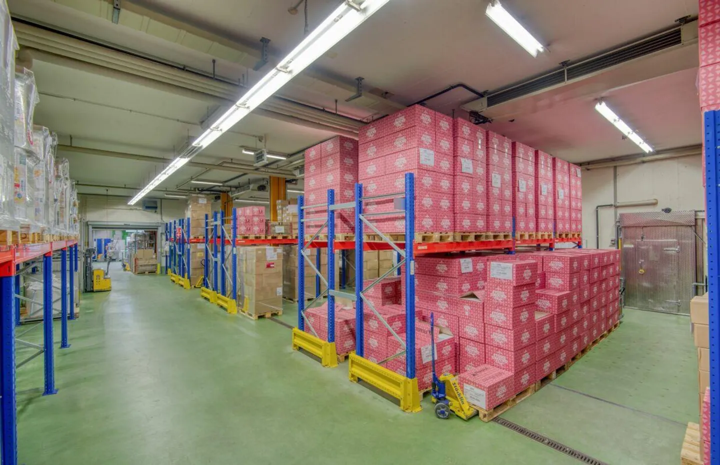 Spazio commerciale e di stoccaggio attraente in una posizione comoda - Foto 4 di 13