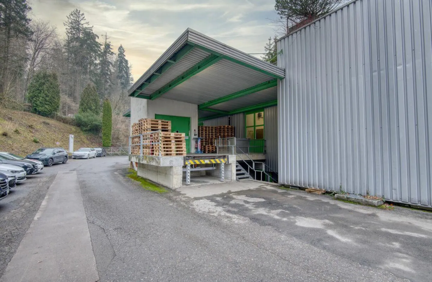 Spazio commerciale e di stoccaggio attraente in una posizione comoda - Foto 6 di 13