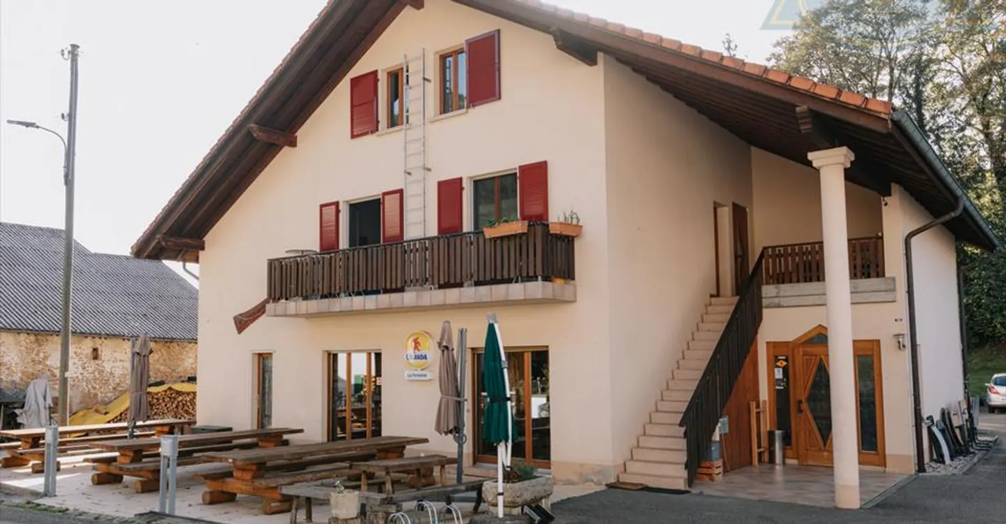 Gemischtes Gebäude - Foto 1 von 12
