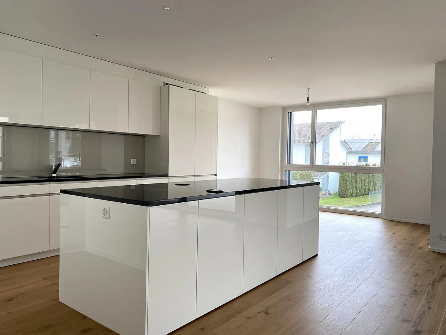 Modern, spacious 4.5 room apartment for rent in Amriswil - Photo 2 of 11