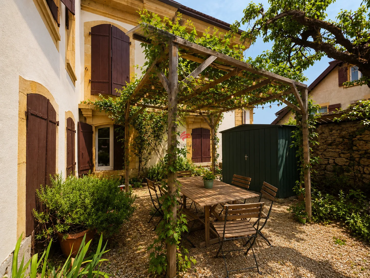 Charmantes Historisches Haus in Colombier - Foto 2 von 23