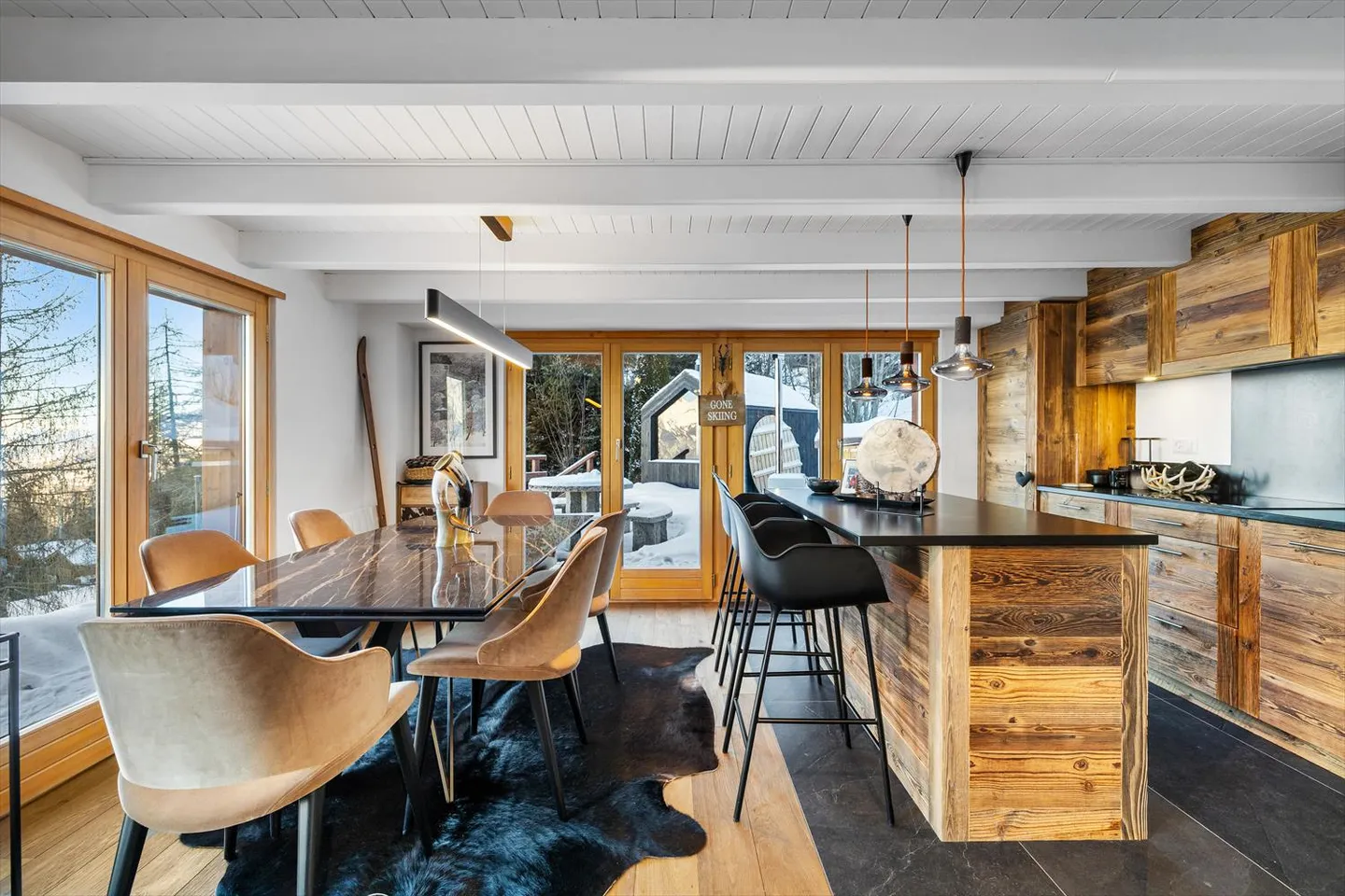 Charmantes Chalet mit Panoramablick und direktem Zugang zu den Pisten - Foto 4 von 13