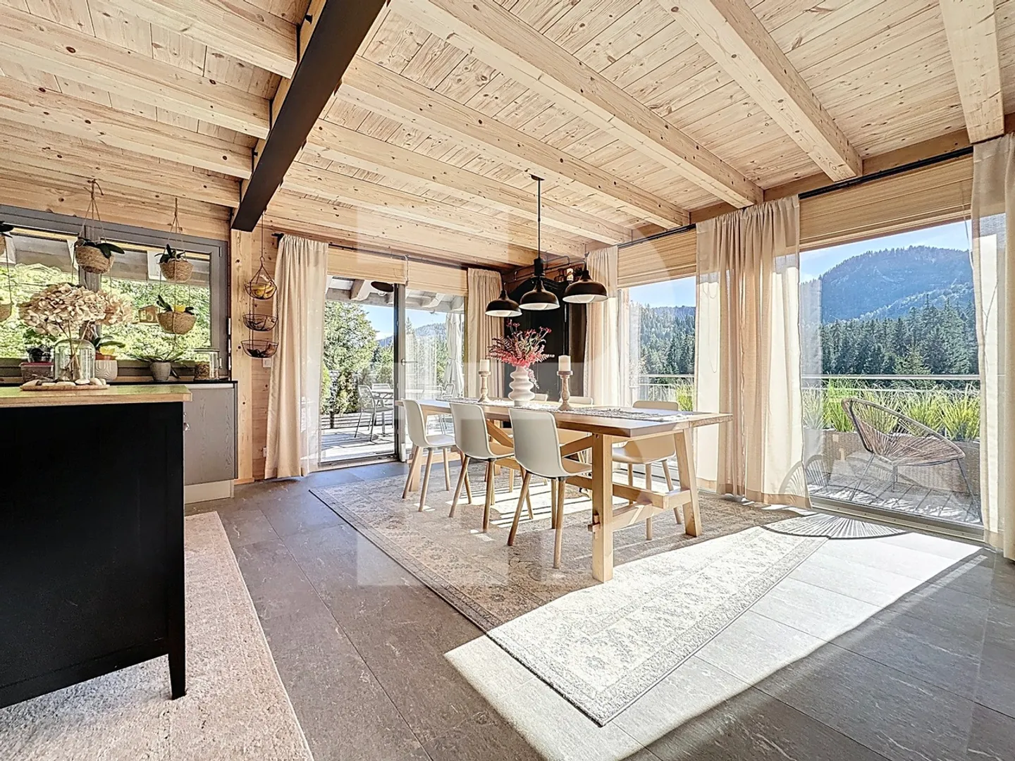 Magnifiziertes Chalet mit Aussicht, 3 Schlafzimmern und ausgebautem Dachboden - Photo 3 sur 8