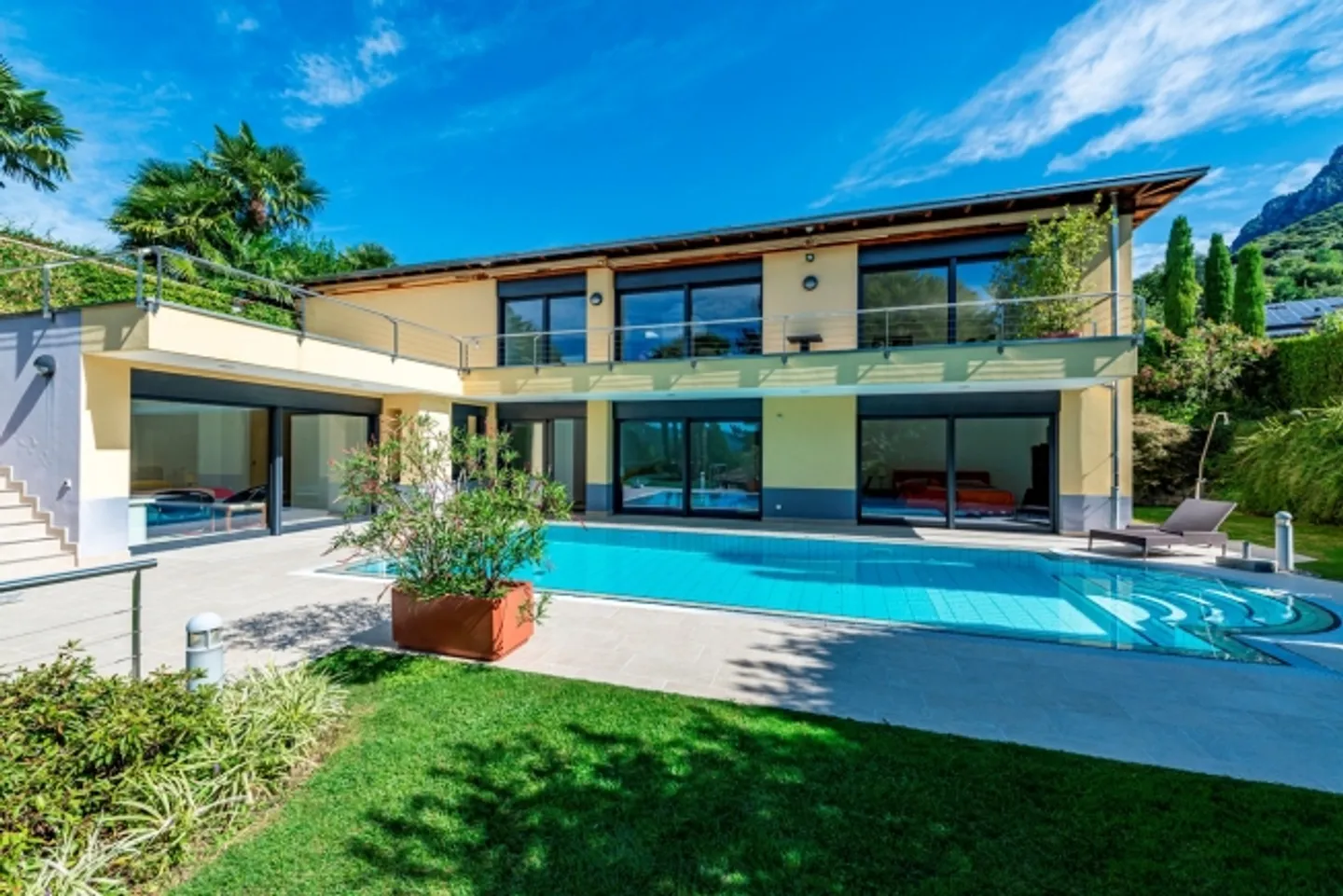 Elegant Villa with Pool in Villa Luganese - Photo 1 of 20