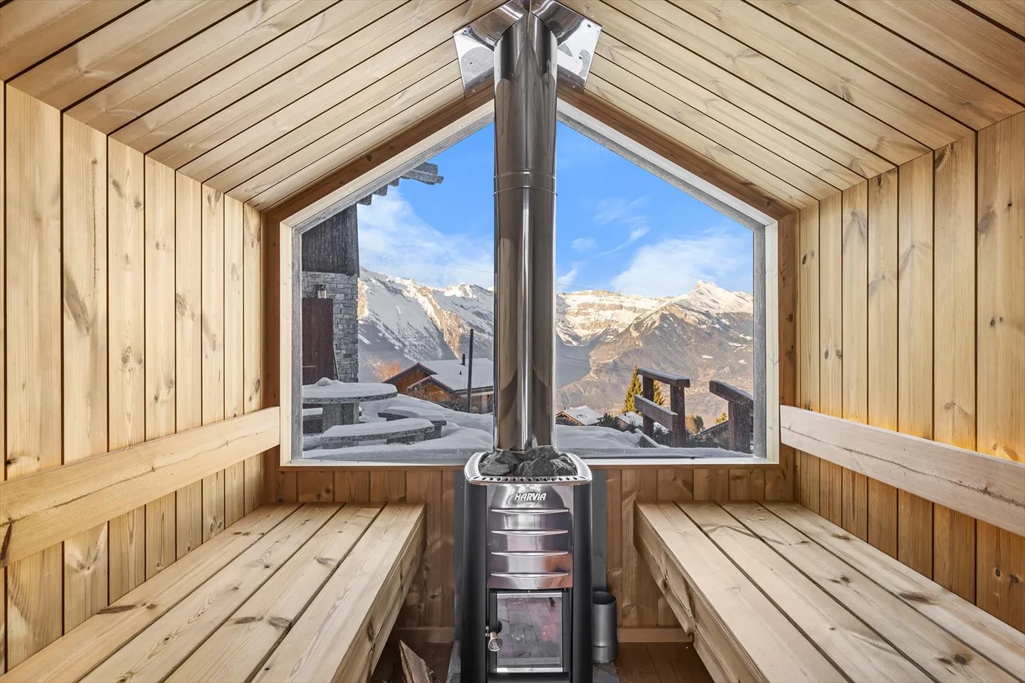 Charmantes Chalet mit Panoramablick und direktem Zugang zu den Pisten - Foto 10 von 13