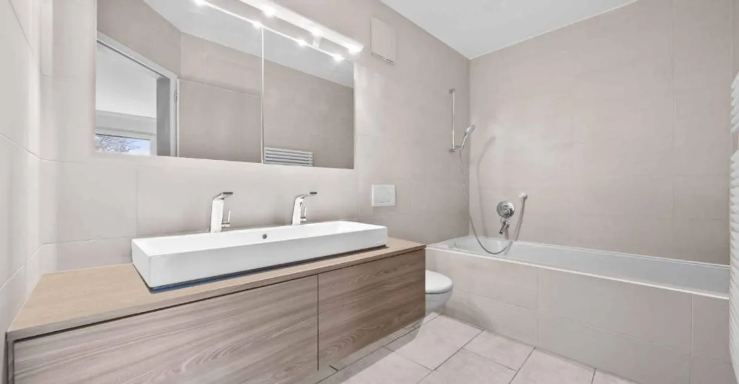 Contemporary Duplex Apartment - Photo 8 of 10