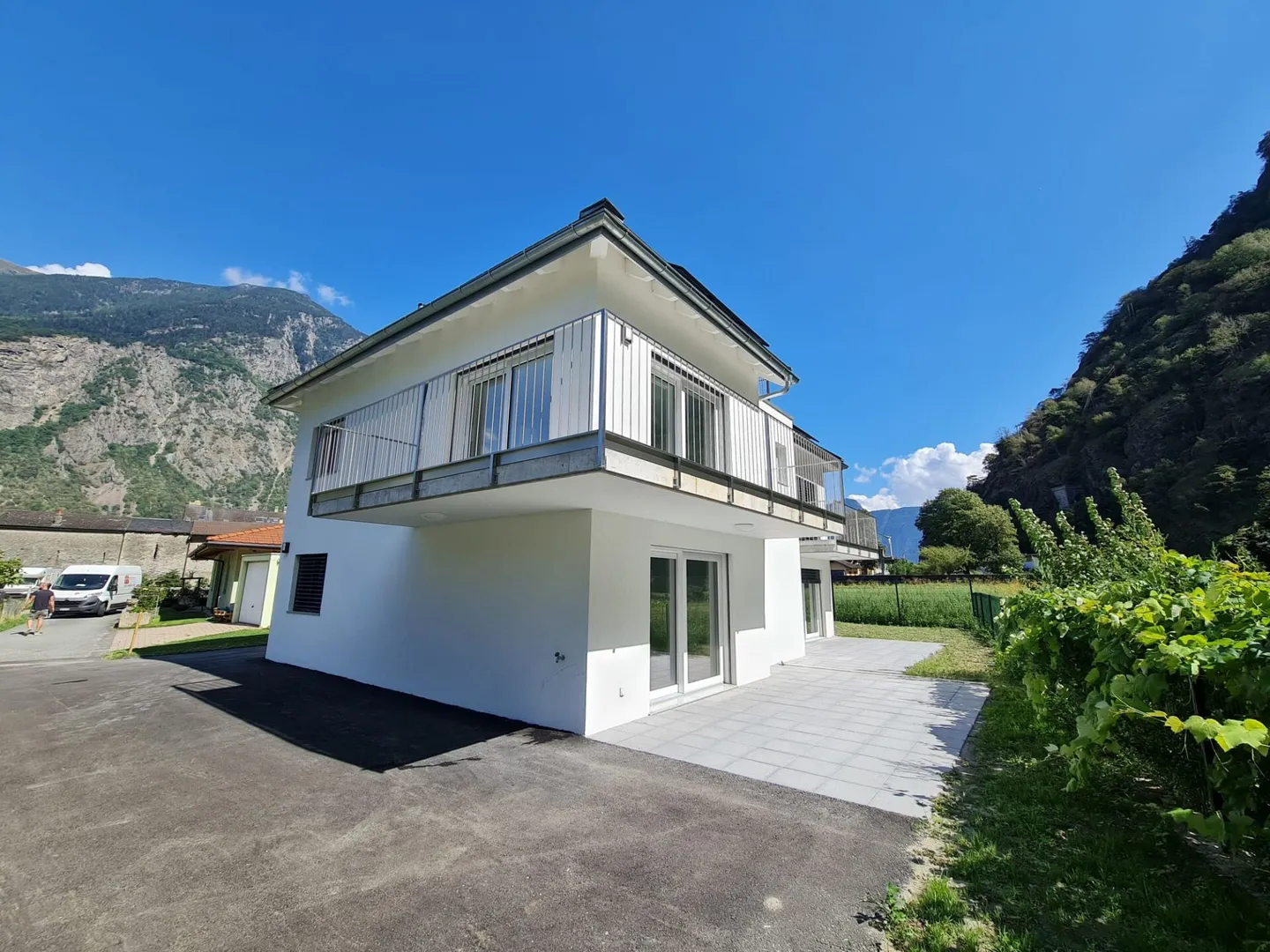Gebäude mit 3 Wohnungen (2 Zwei-Zimmer-Wohnungen und 1 4,5-Zimmer-Wohnung) - Foto 3 von 23