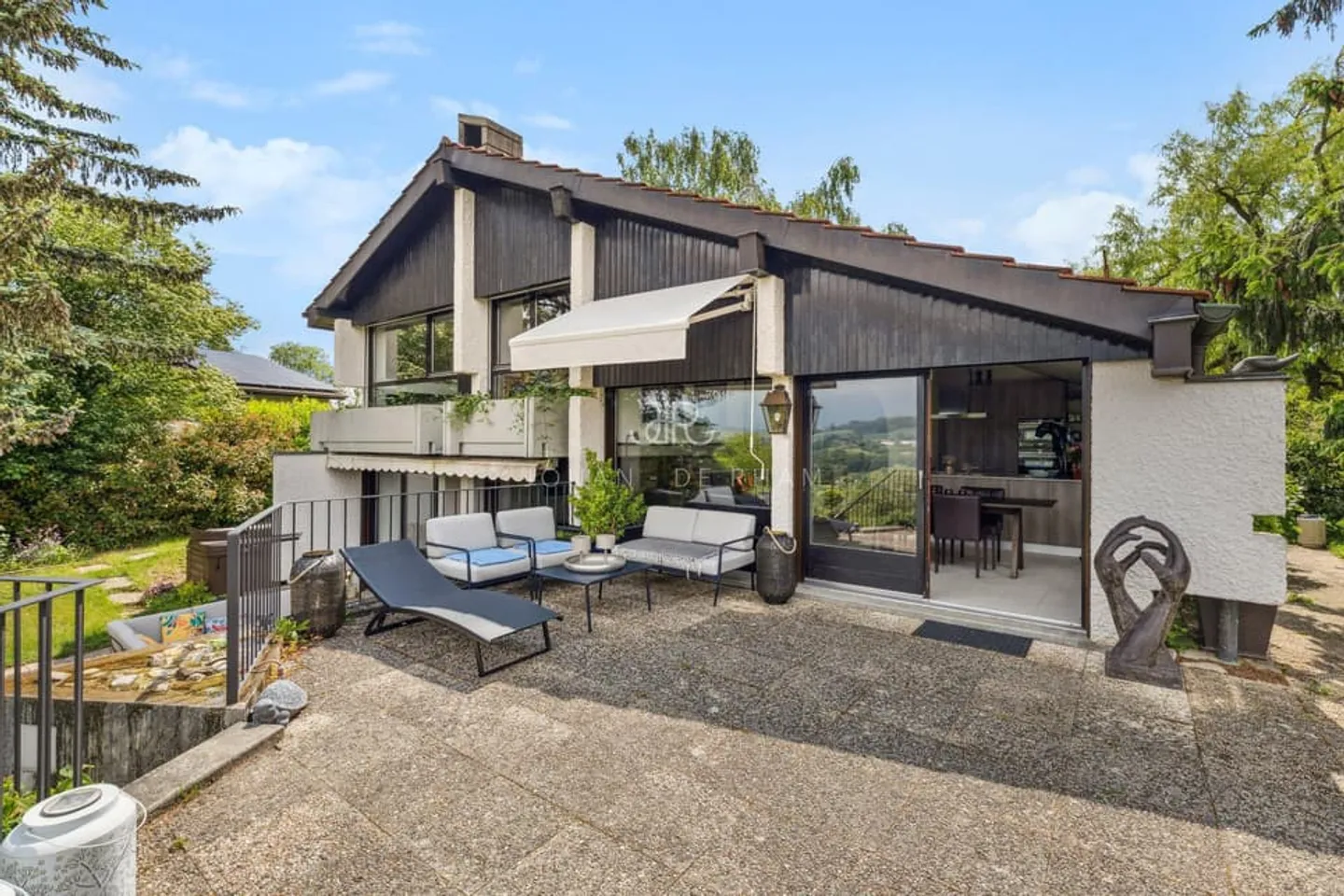 AVULLY: Magnificent renovated house with a view - Photo 1 of 11