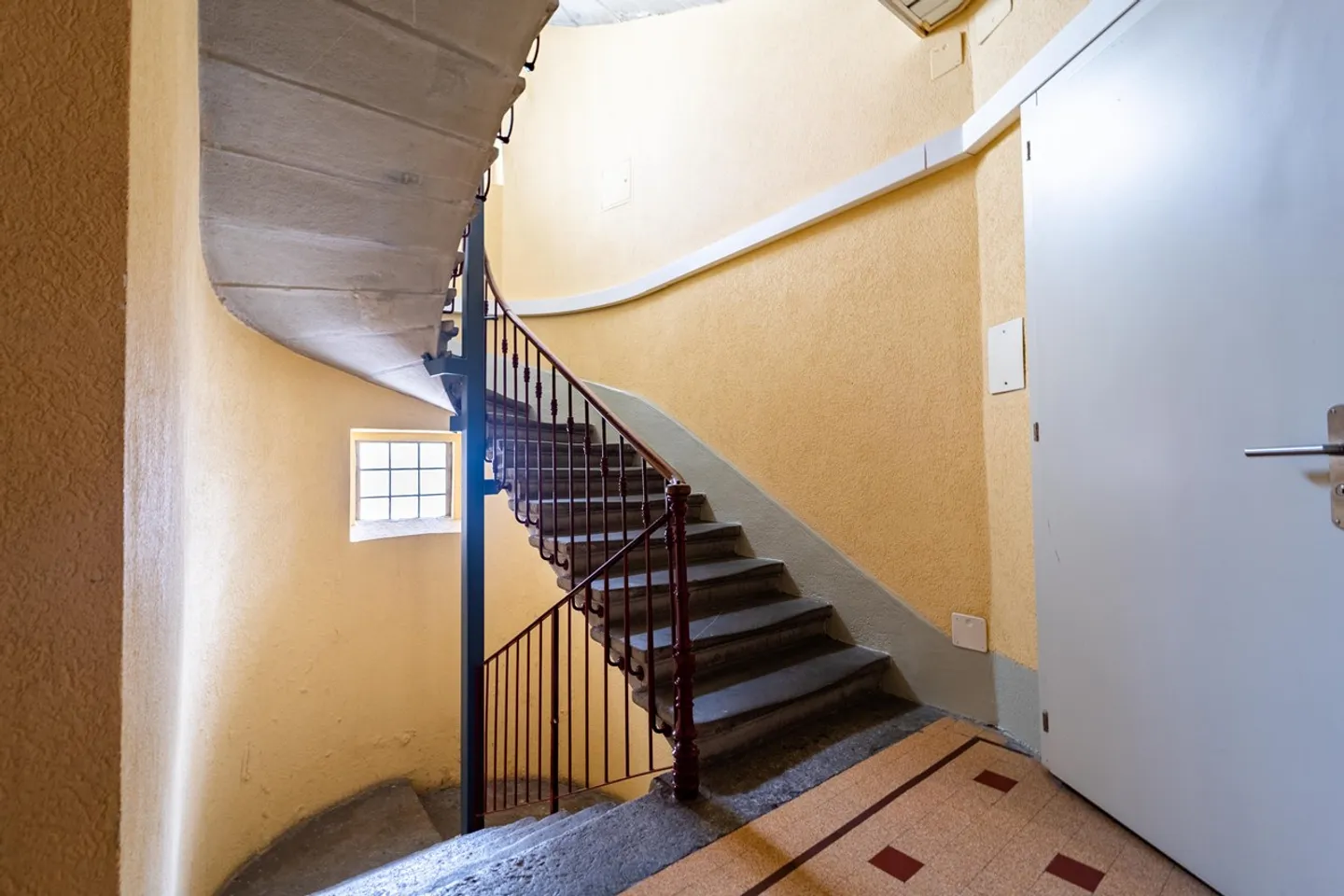 Mixed-use building for sale - Photo 4 of 5