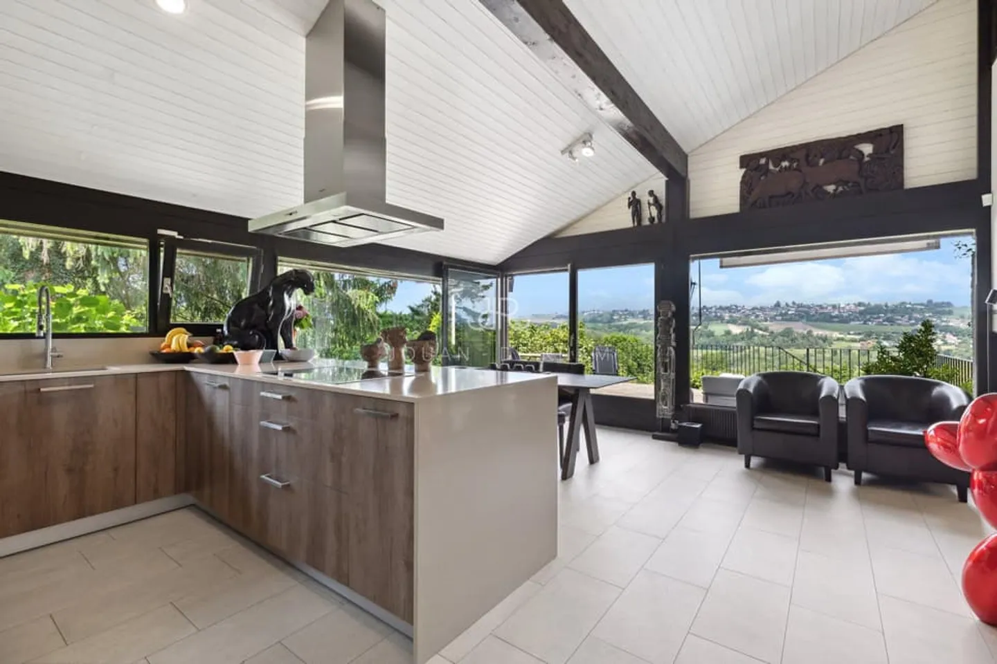 AVULLY: Magnificent renovated house with a view - Photo 7 of 11