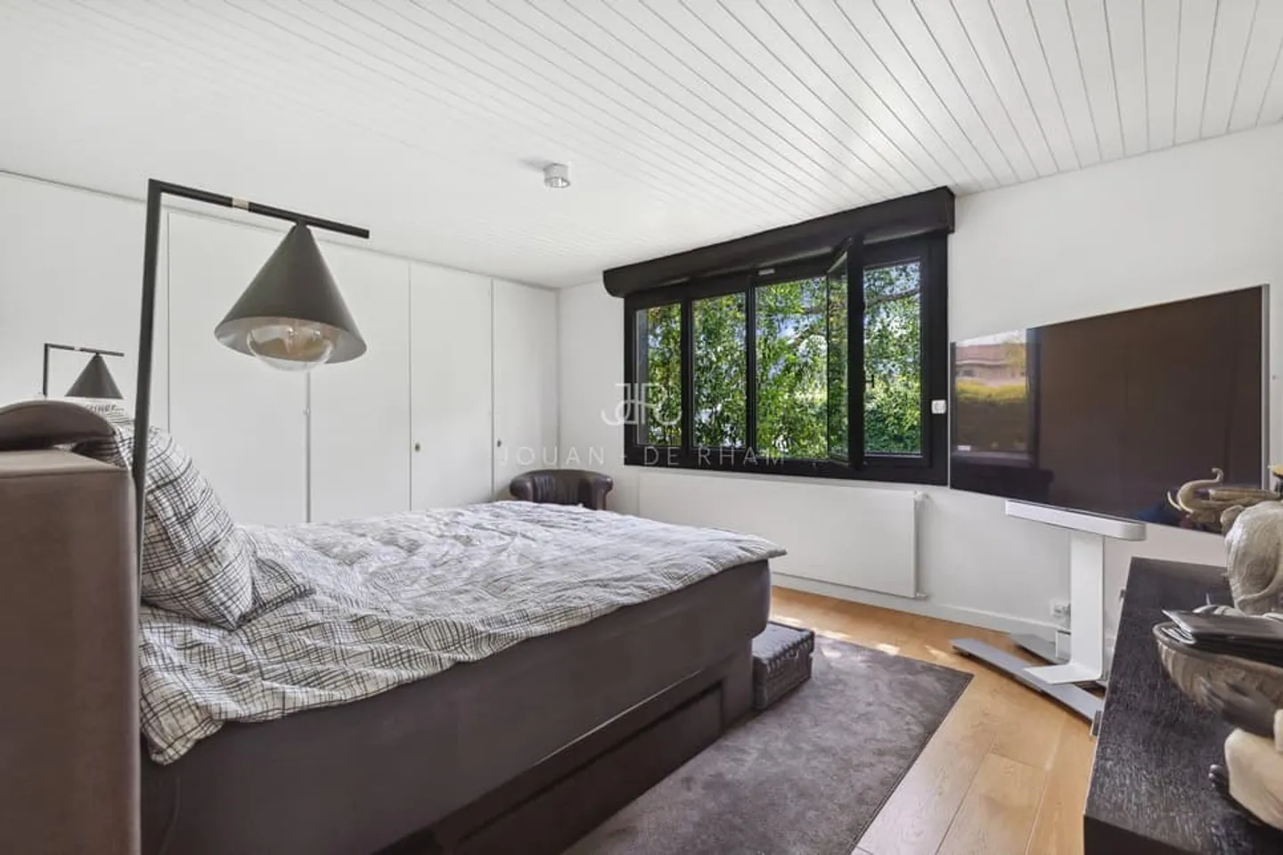 AVULLY: Magnificent renovated house with a view - Photo 11 of 11