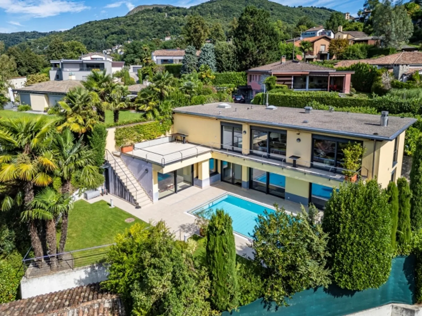 Elegant Villa with Pool in Villa Luganese - Photo 9 of 20