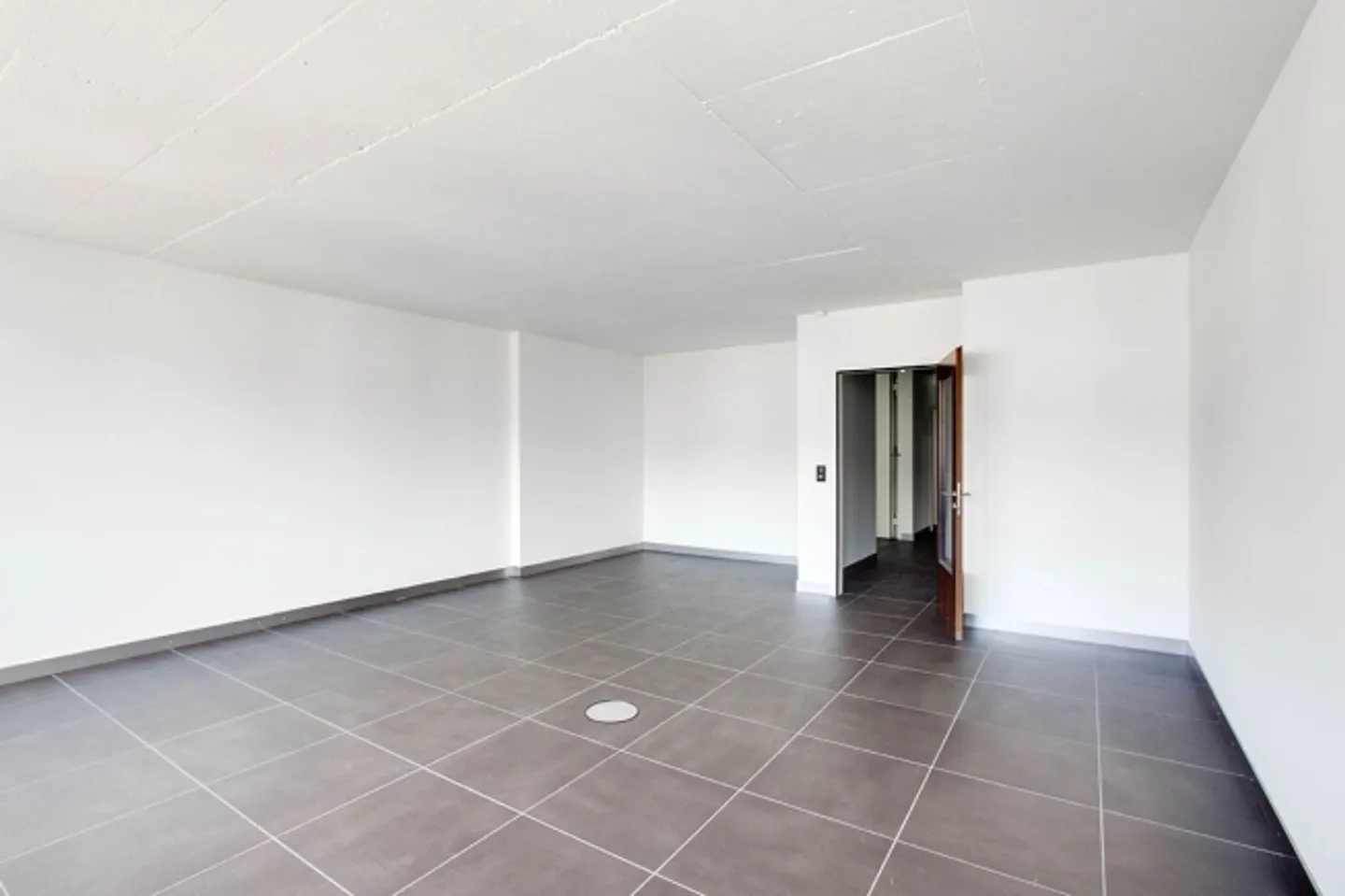 Your fully developed new office or practice location in the up-and-coming Spreitenbach - Photo 8 of 13