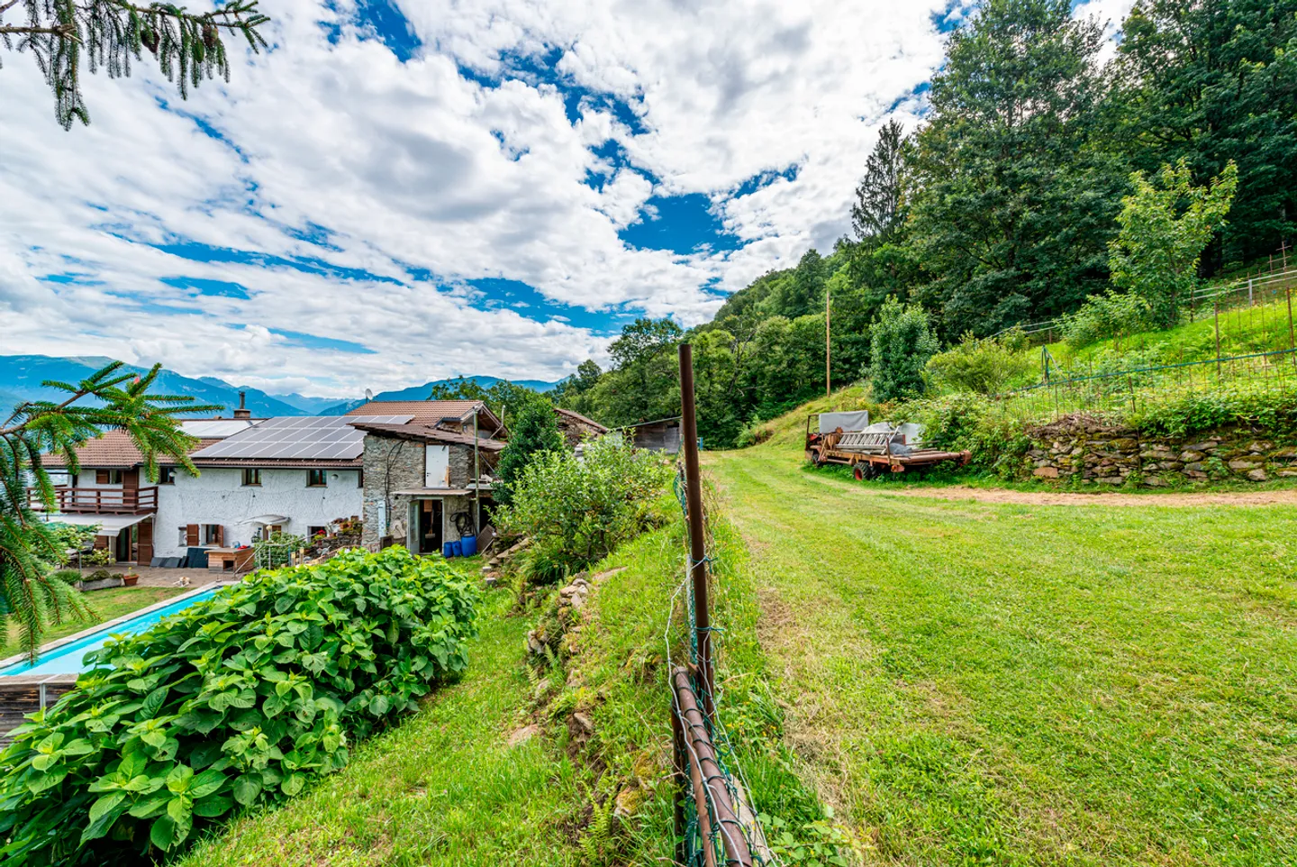 Ticino house with 20,000 m of land, swimming pool and rustic - Photo 12 of 20